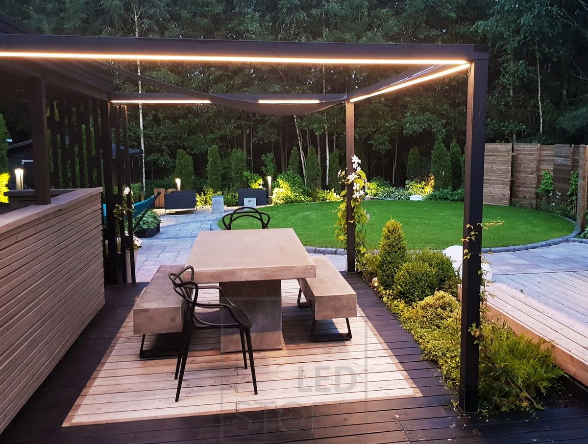 Gårdsbelysning med LED-pelare och matplats med LED-listbelysning. Ledstore.fi